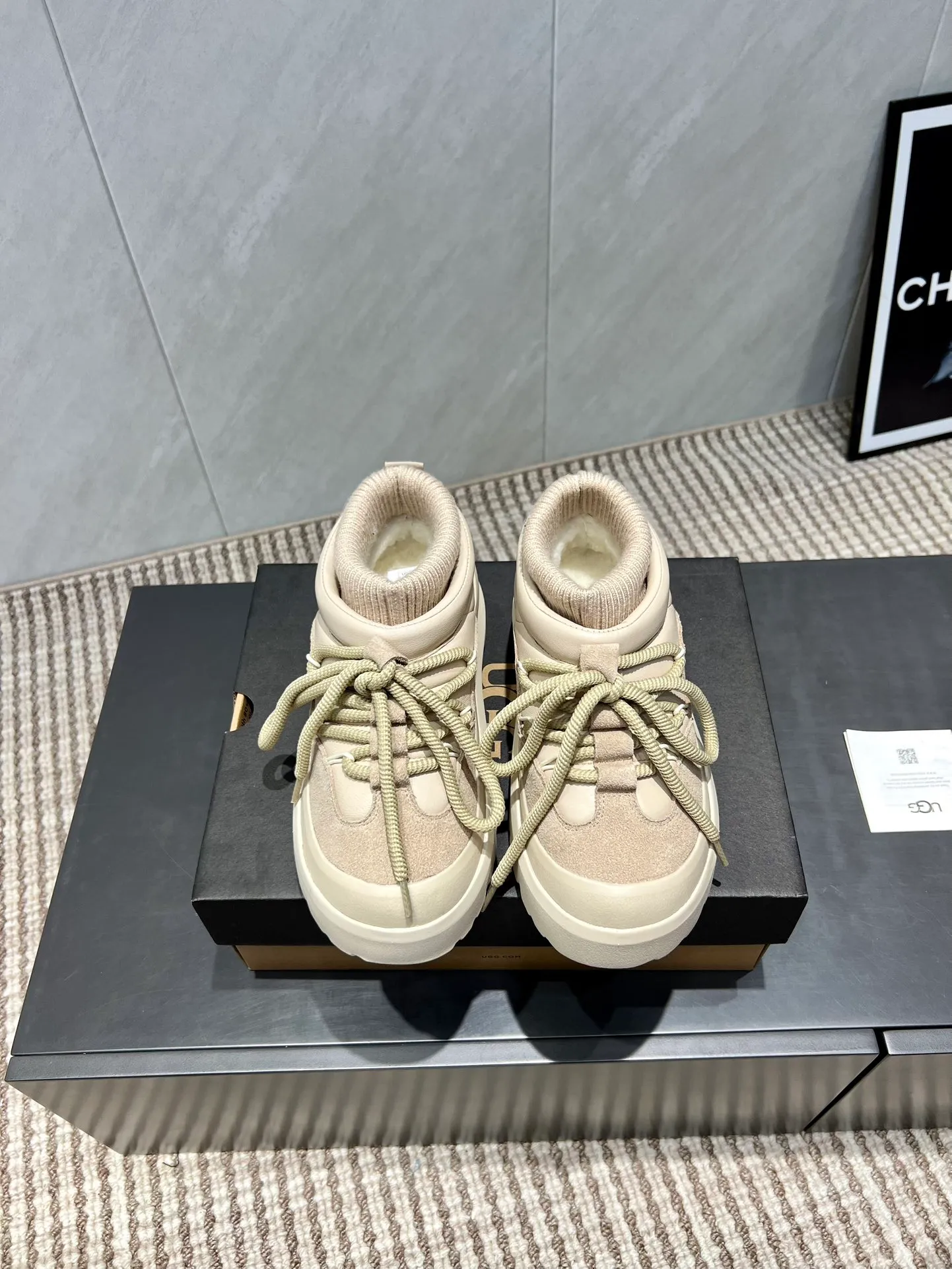 Factory: Couple P620💰 "Exclusive top version" UGG~25vs popular platform thick-soled casual shoes series... [Couple's thick-soled Maori casual shoes] A shoe that will not clash with shirts, simple partition design ➕ spotted outsole, silk curly upper, a must-have for autumn and winter, can be worn with any pants or skirt, very comfortable and good-looking... ❶Fabric: Original customized cow ➕ Sheepskin ❷Inner lining: original customized wool ❸Feet: original customized sheepskin ❹Outsole: original molded foam outsole ❺Number: 35-44 (Female 41. Male 45. Customized, non-returnable) ❻Packaging: Original full set of packaging ☀Color: Official website updated simultaneously